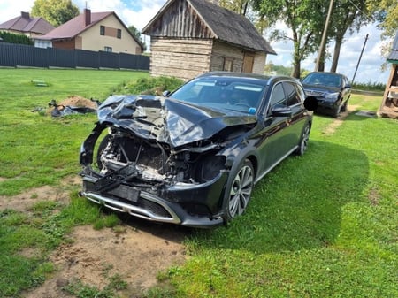 Mercedes Benz E220 / 2017 / Pasvalio r.