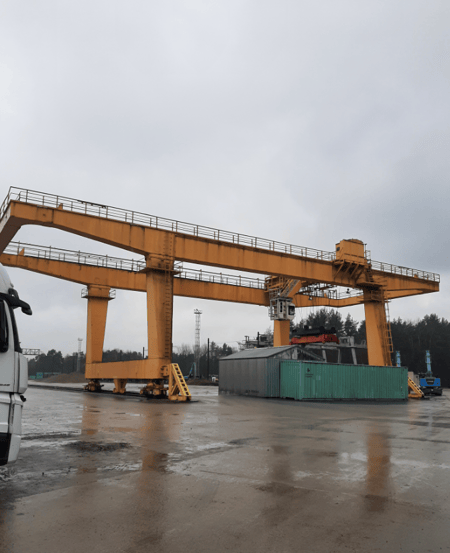 Konteinerinis kranas KK-32M