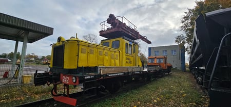 Krovininė drezina DGKu 242
