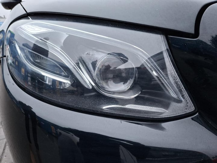 MERCEDES-BENZ žibintai.