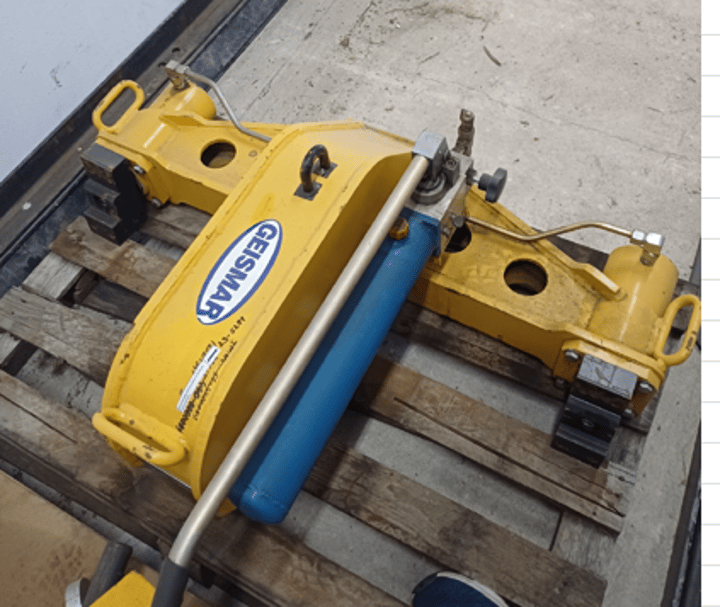 Hidraulinis,bėgių lenkimo,presas JC.60Skirtas smailių tiesinimui