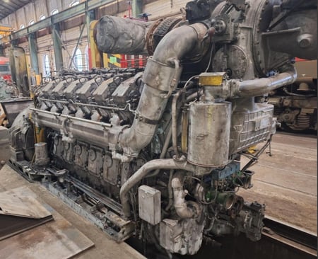 5-26DG dyzelinis generatorius (komplektą sudaro 12D49 dyzelinis variklis ir GP-312 nuolatinės srovės generatorius)