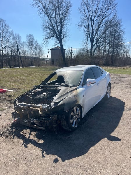 Lexus IS300H / 2014 / Nemėžis