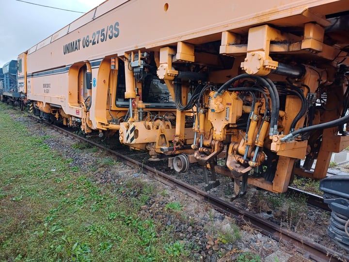 Iešmų ir kelio taisymo mašina UNIMAT 08-275/3S Nr. 6241 (1435 mm) / Spit and knee repair machine UNIMAT 08-275/3S No. 6241 (1435 mm)