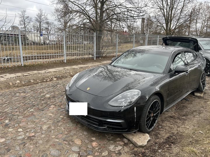 Porsche Panamera 4 / 2018 / Vilnius