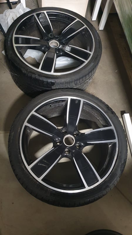 Porsche ratlankiai.
