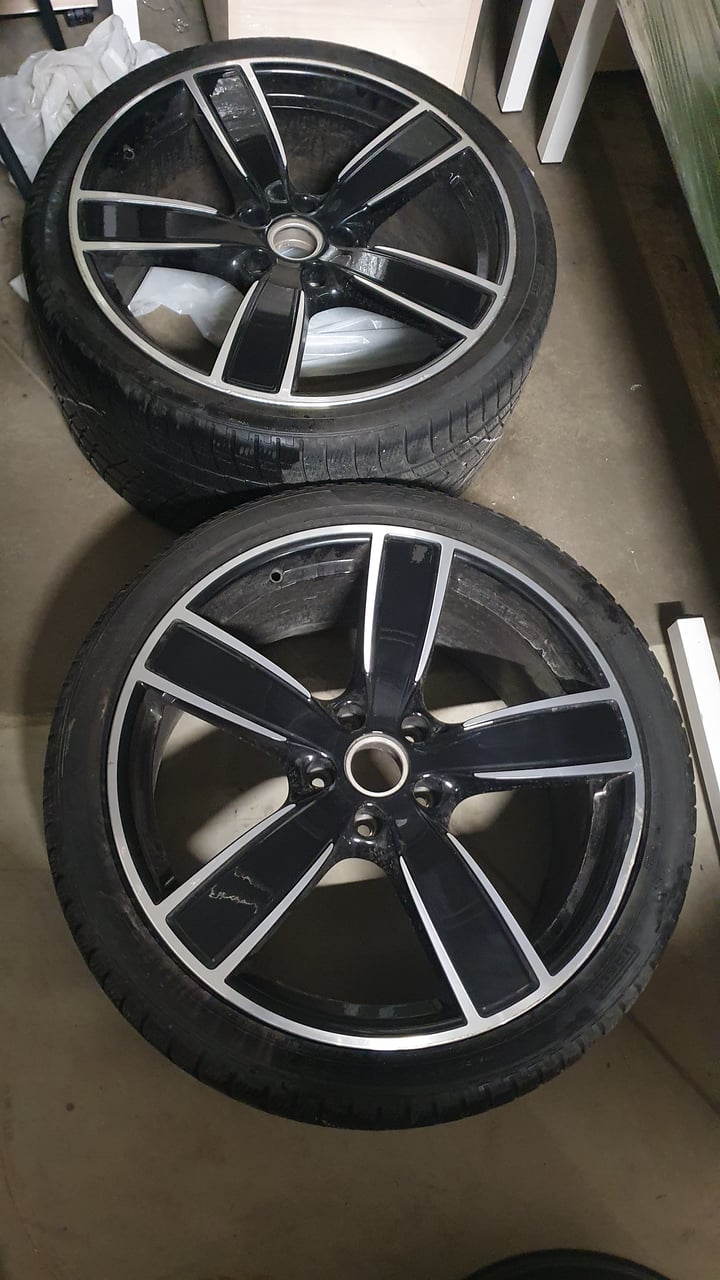 Porsche ratlankiai.