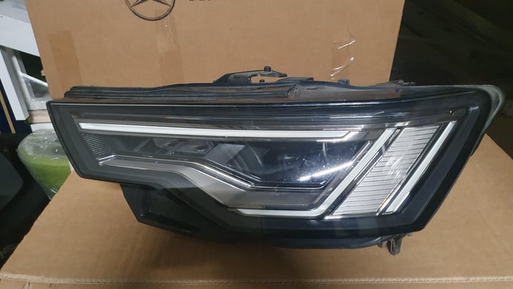 Audi žibintas.