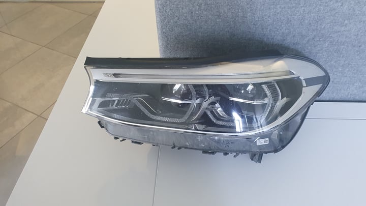 BMW žibintas.