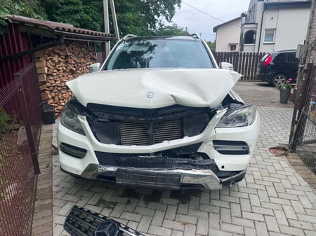 Mercedes Benz ML 350 Bluetec 4Matic / 2011 / Šiauliu raj.