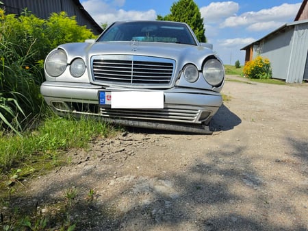 Mercedes Benz E200 / 1997 / Panevėžio raj.