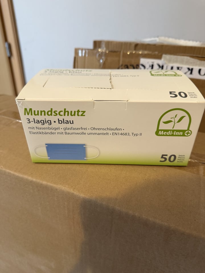 Vienkartinės trijų sluoksnių medicininės veido kaukės